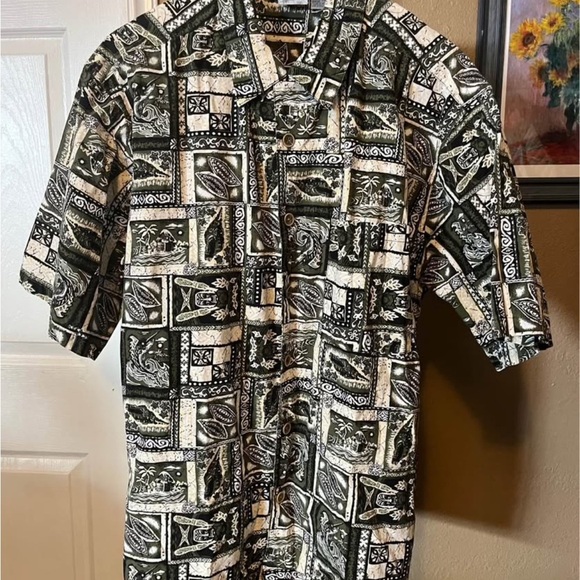 Ditch Plains size M short sleeved Hawaian Style shirt with sea life. EUC - Picture 1 of 3
